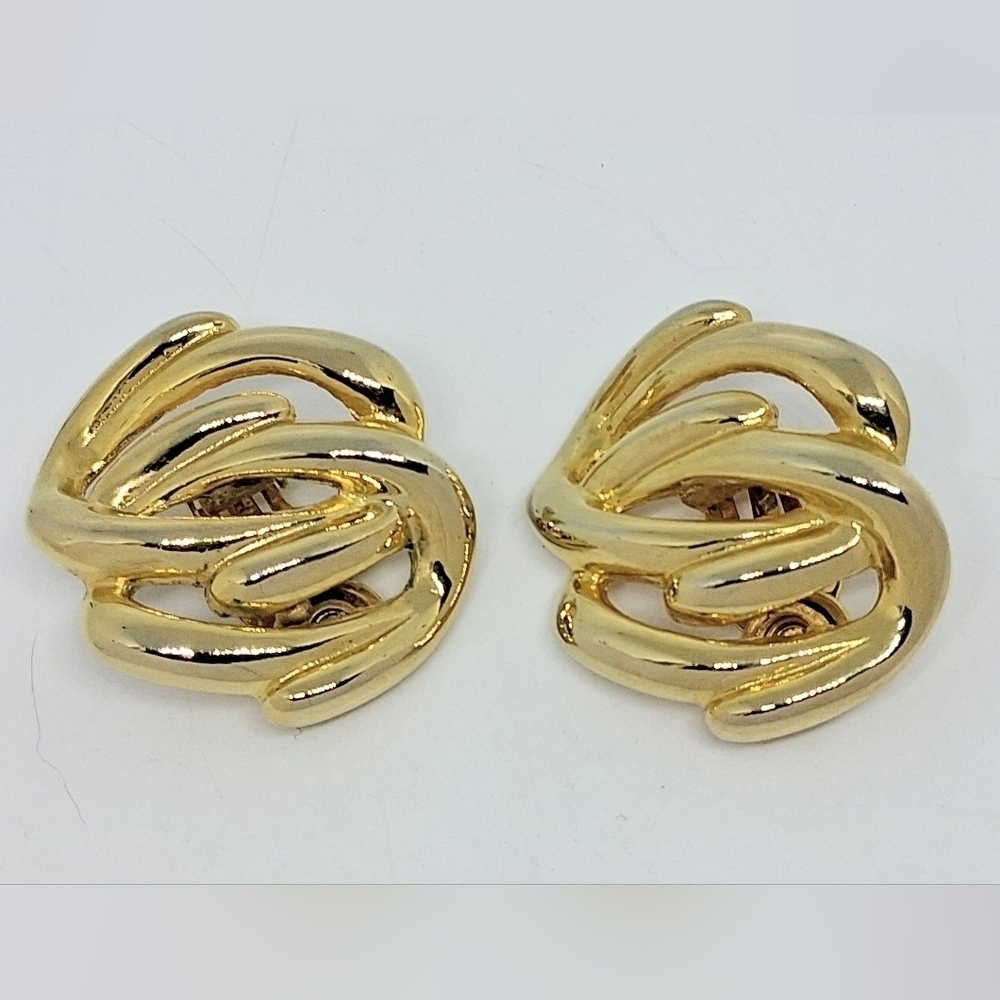 * Vintage Unsigned High End Gold Tone Clip On Earrings